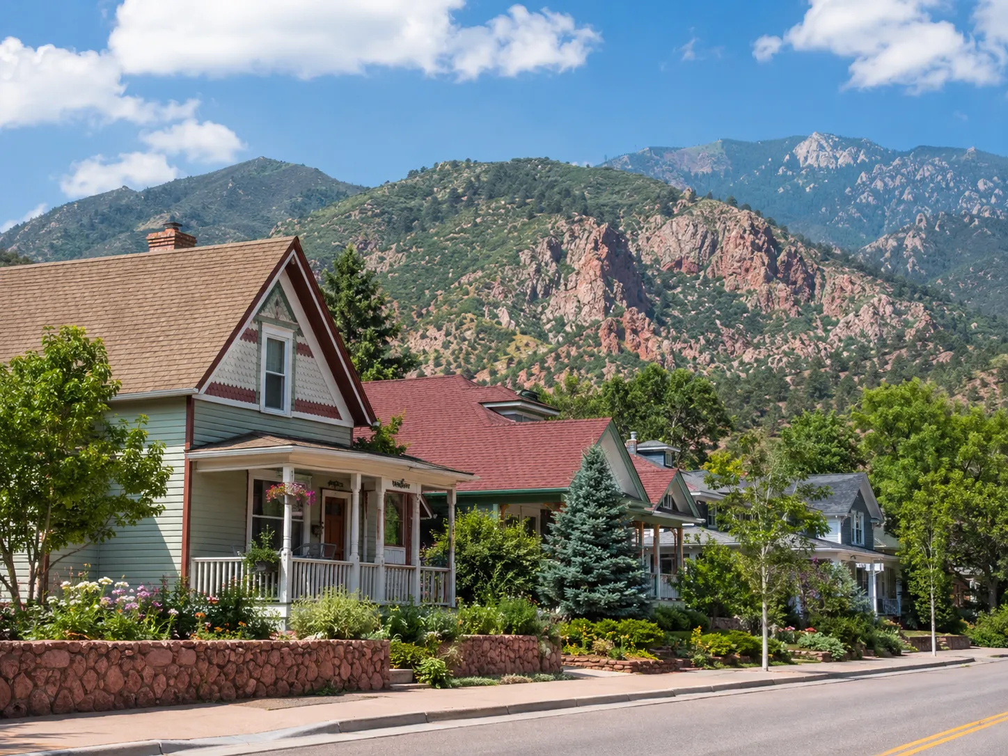 Cash home buyers Manitou Springs CO mountain home exterior